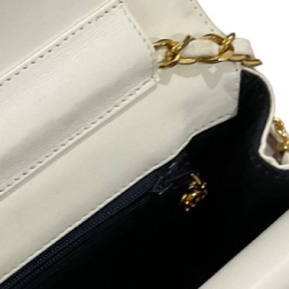 Chanel Auto Double Flap Leather Bag - Authentic - Picture 6 of 11